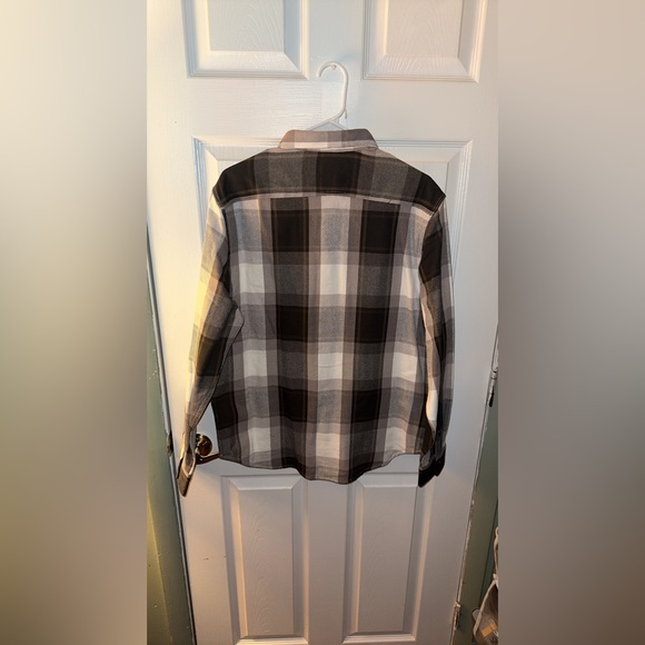 Men’s Old Navy Heavy Flannel - Picture 2 of 5
